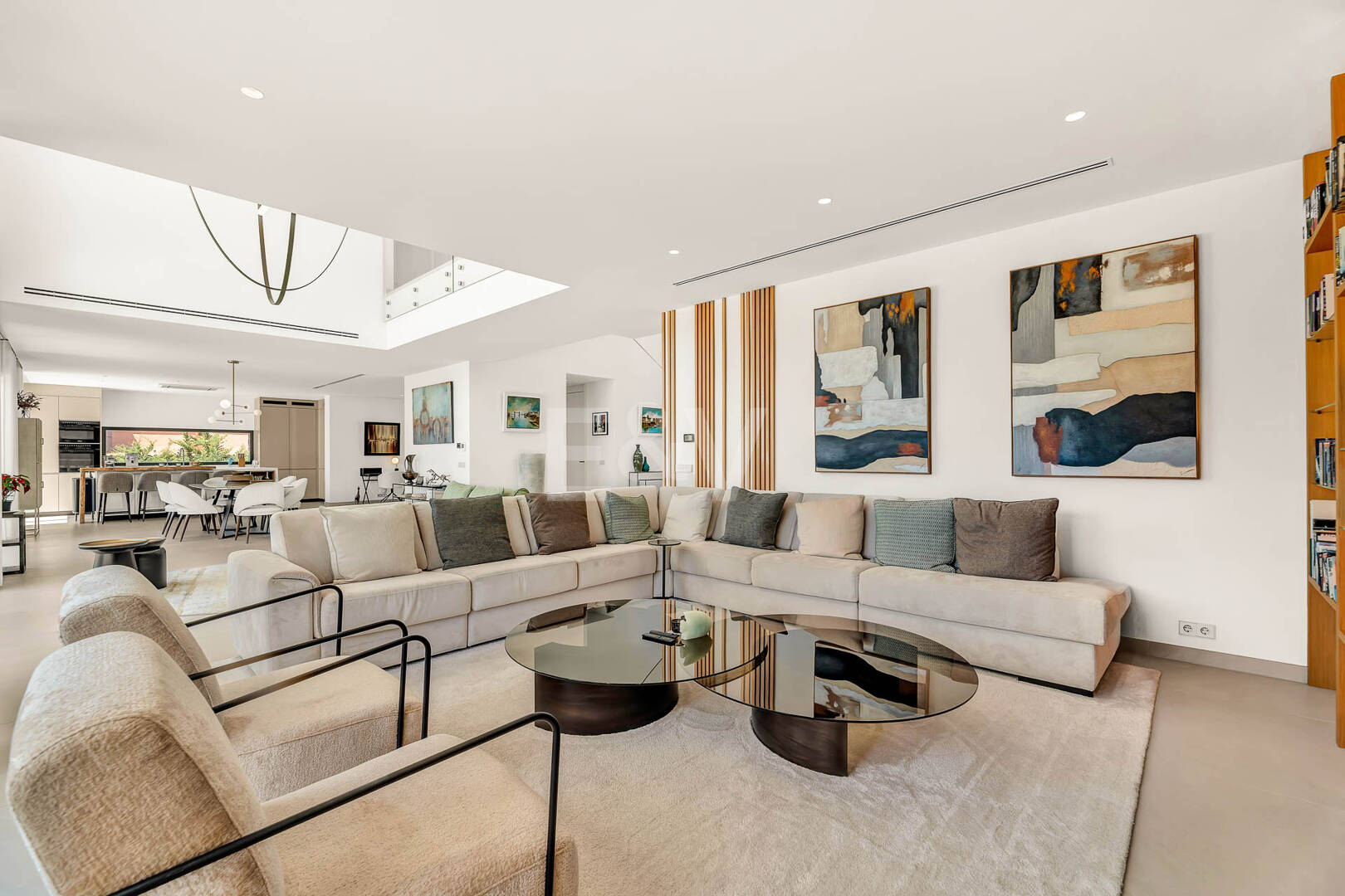 Elegancka, nowoczesna willa w Cascada de Camoján z panoramicznym widokiem na morze