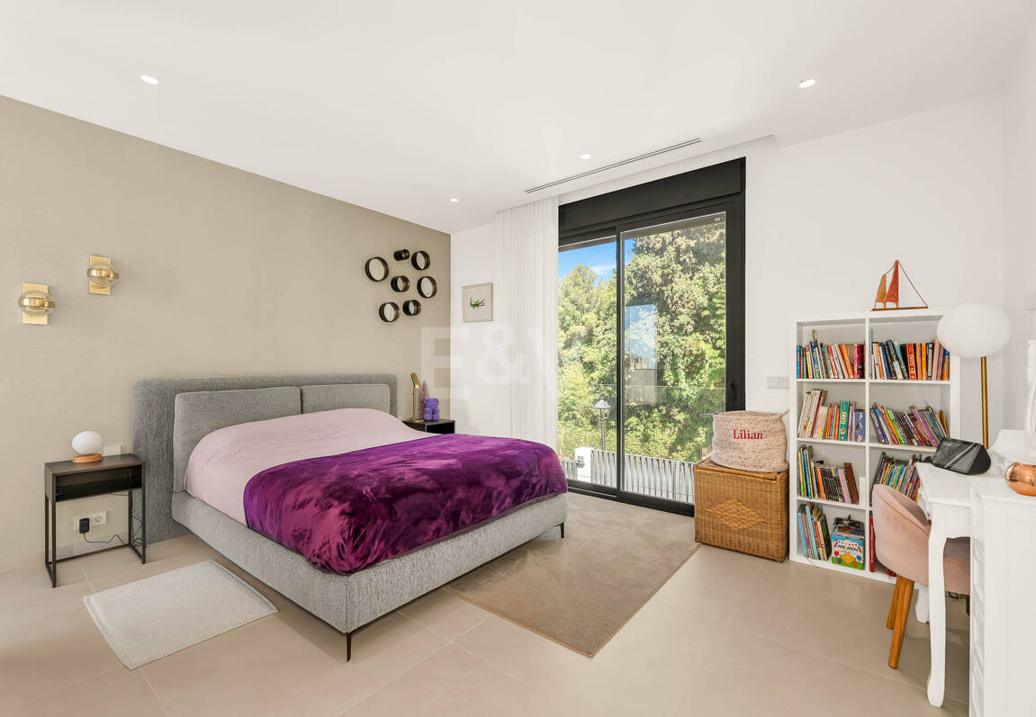 Elegante Zeitgenössische Villa in Cascada de Camoján mit Panoramablick auf das Meer