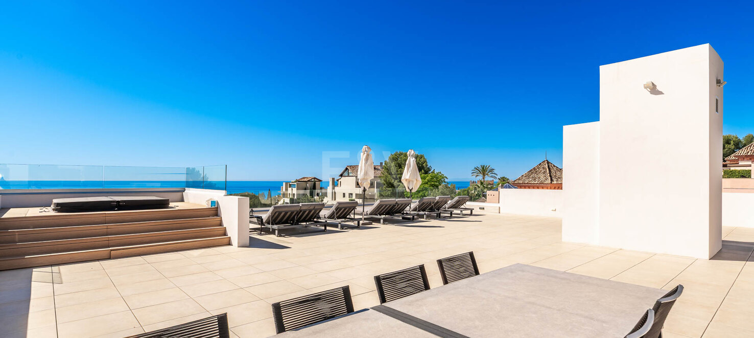 Elegante Zeitgenössische Villa in Cascada de Camoján mit Panoramablick auf das Meer