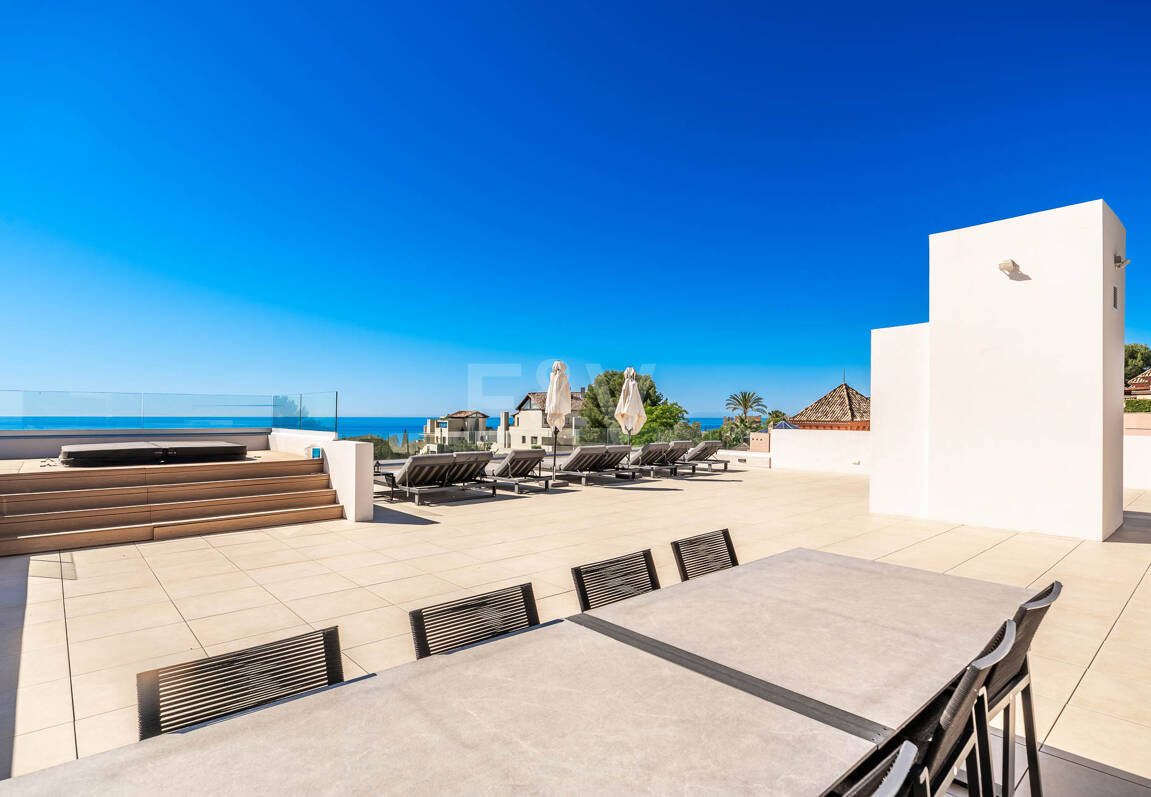 Elegante Zeitgenössische Villa in Cascada de Camoján mit Panoramablick auf das Meer