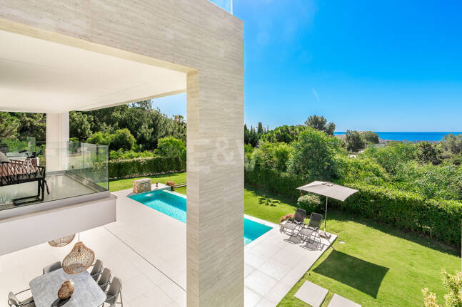 Elegante Zeitgenössische Villa in Cascada de Camoján mit Panoramablick auf das Meer
