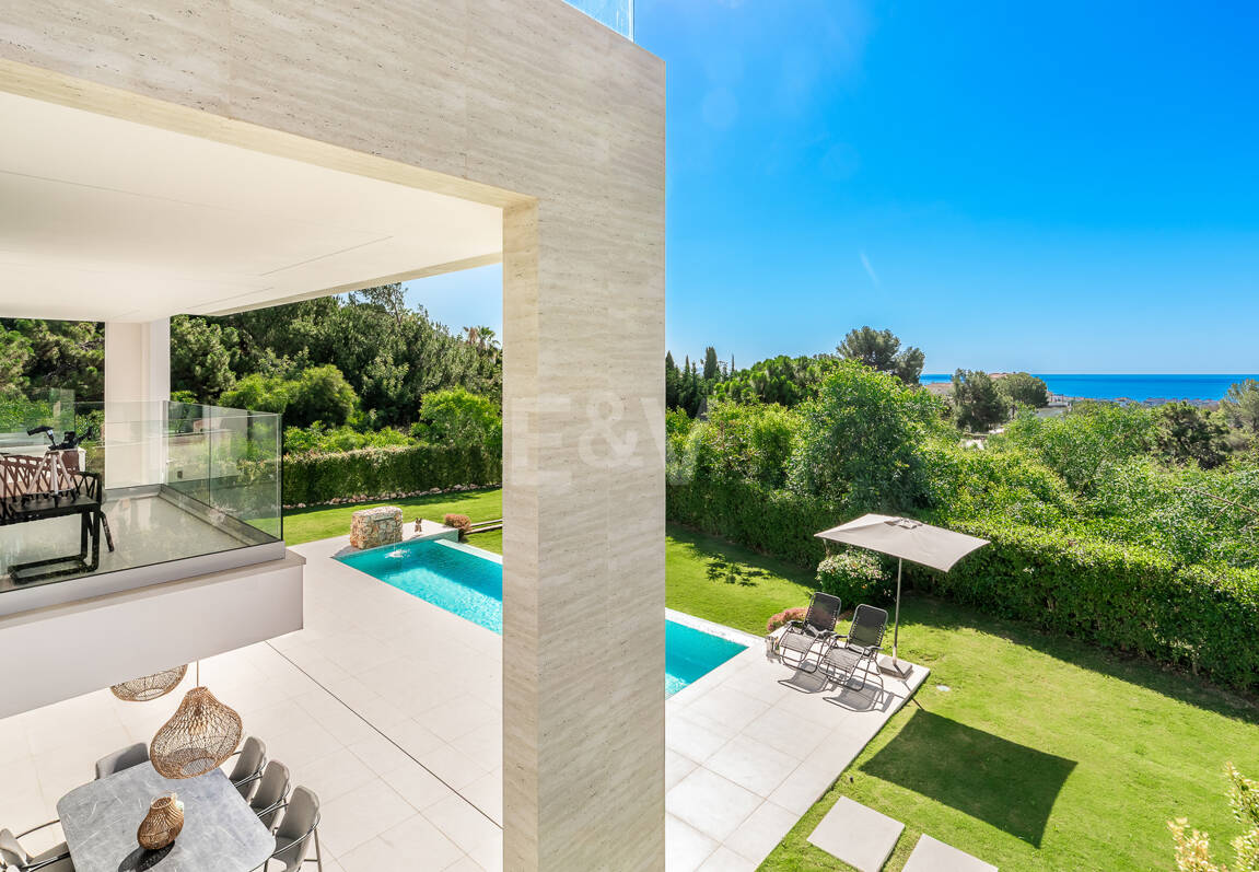 Elegante Zeitgenössische Villa in Cascada de Camoján mit Panoramablick auf das Meer