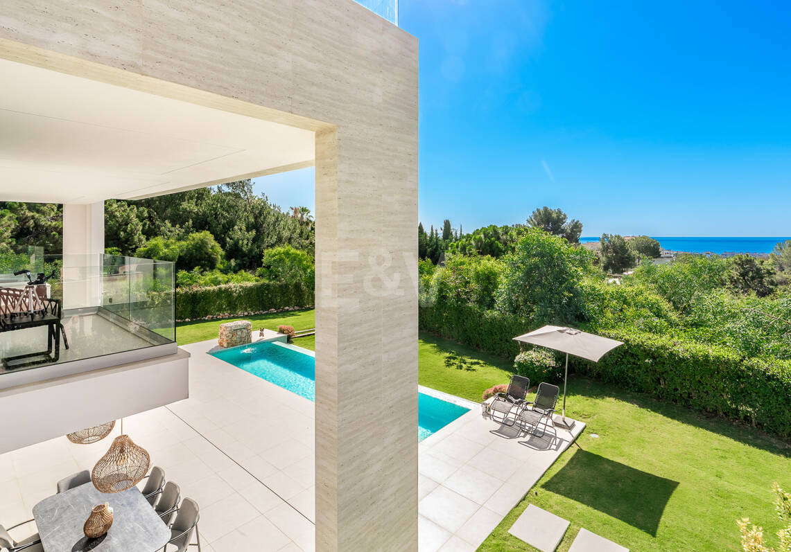 Elegante Zeitgenössische Villa in Cascada de Camoján mit Panoramablick auf das Meer