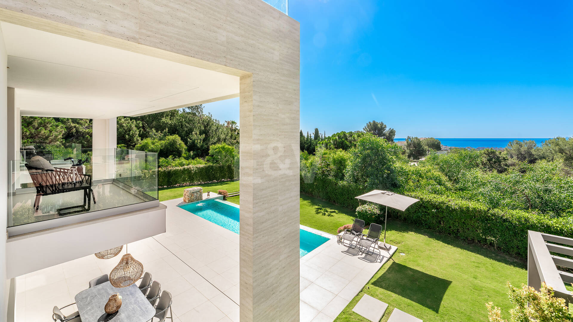 Elegante Zeitgenössische Villa in Cascada de Camoján mit Panoramablick auf das Meer