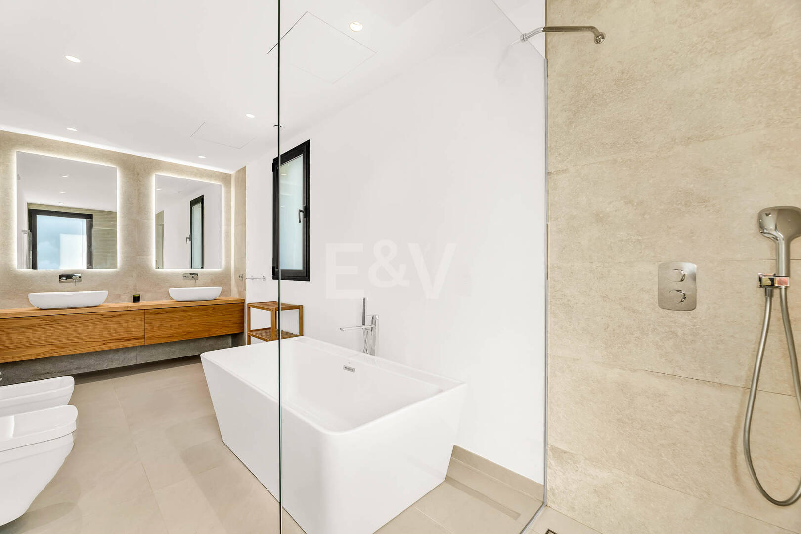 Elegante Zeitgenössische Villa in Cascada de Camoján mit Panoramablick auf das Meer