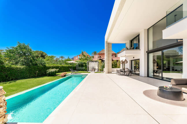 Elegante Zeitgenössische Villa in Cascada de Camoján mit Panoramablick auf das Meer