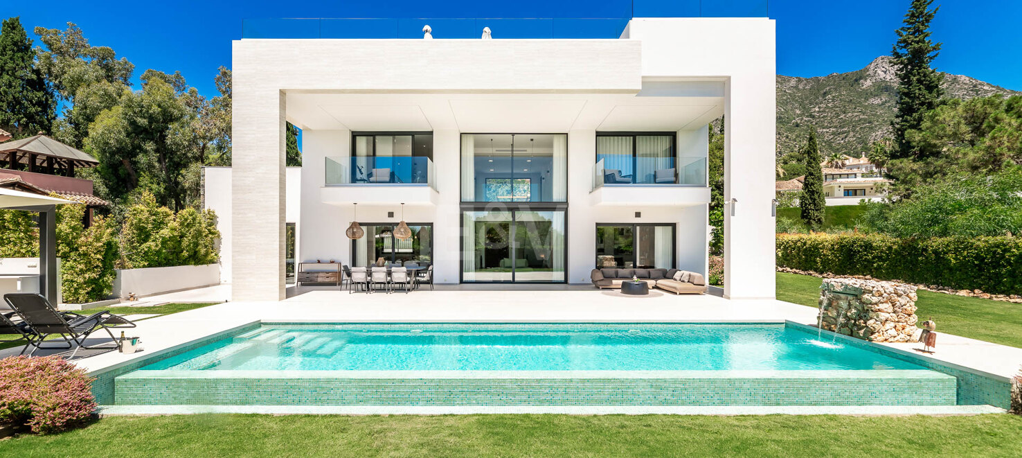 Elegante Zeitgenössische Villa in Cascada de Camoján mit Panoramablick auf das Meer