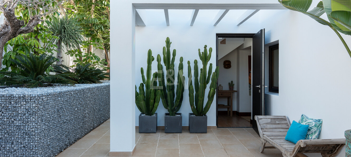 Villa in Marbesa – A Coastal Oasis Near Marbella: