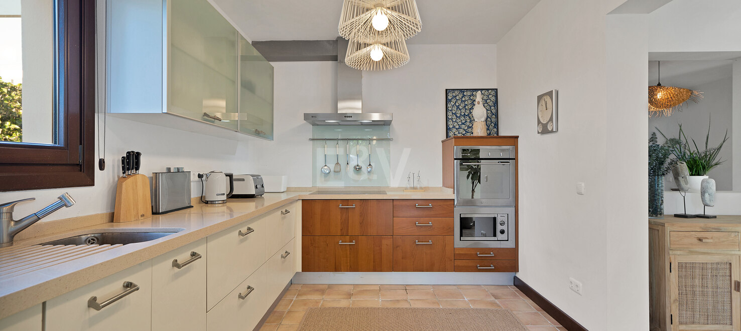 Villa in Marbesa – A Coastal Oasis Near Marbella: