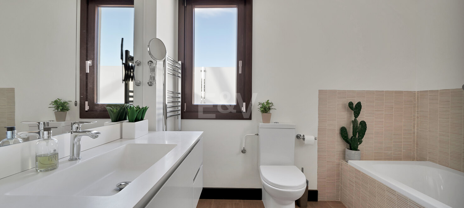 Villa in Marbesa – A Coastal Oasis Near Marbella: