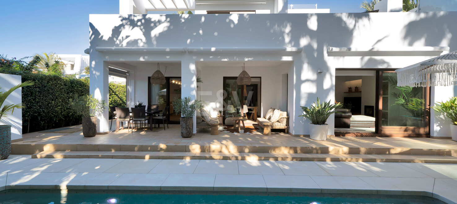 Villa in Marbesa – A Coastal Oasis Near Marbella: