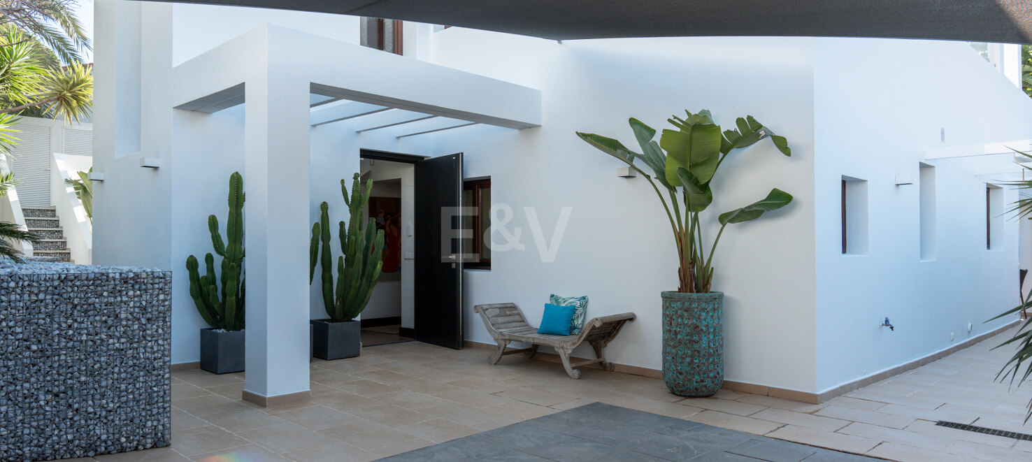 Villa in Marbesa – A Coastal Oasis Near Marbella: