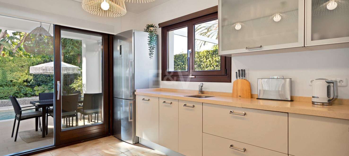 Villa in Marbesa – A Coastal Oasis Near Marbella: