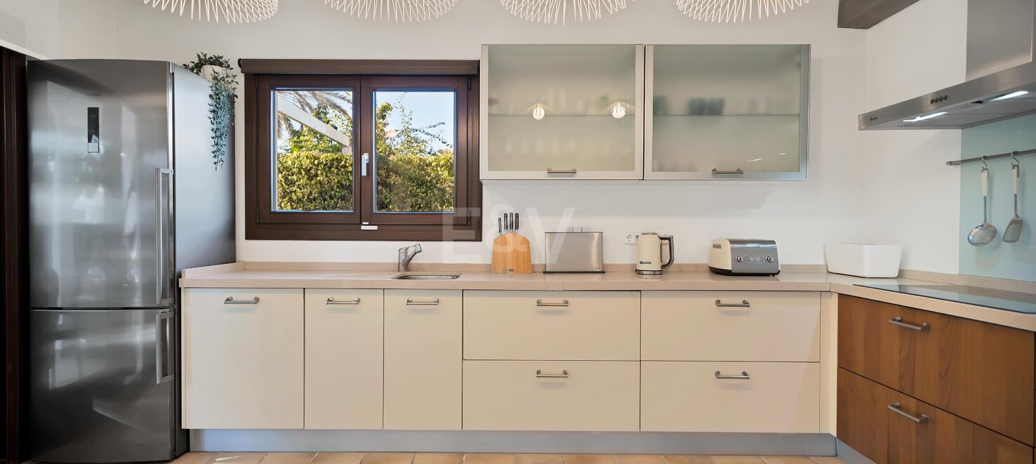 Villa in Marbesa – A Coastal Oasis Near Marbella: