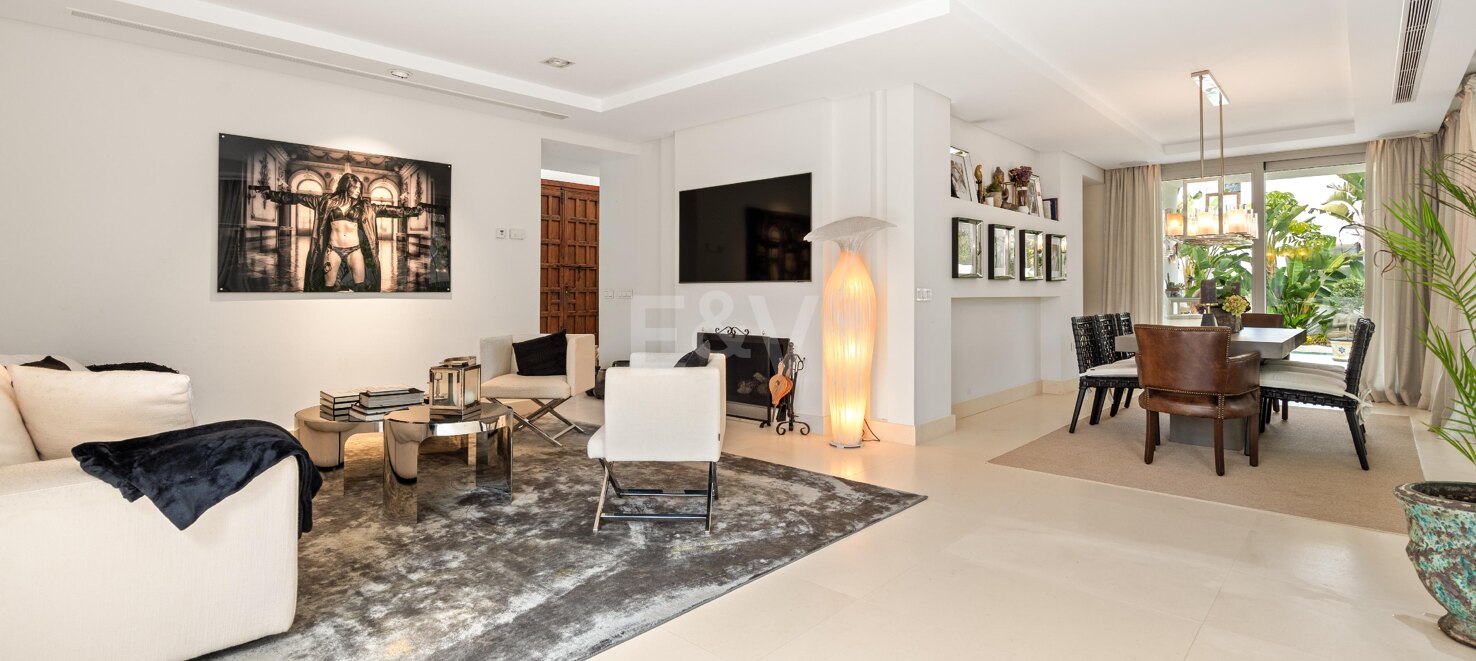 Elegante moderne Villa nahe dem Strand
