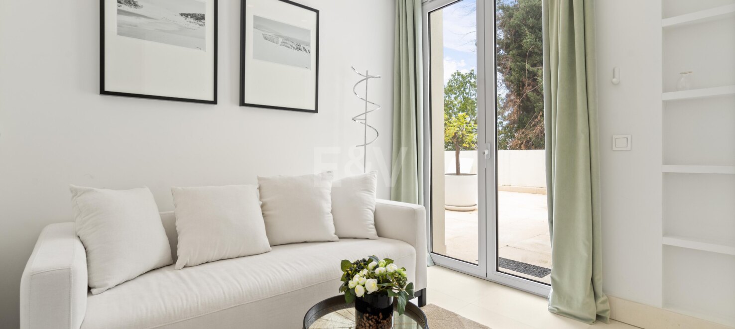 Elegante moderne Villa nahe dem Strand