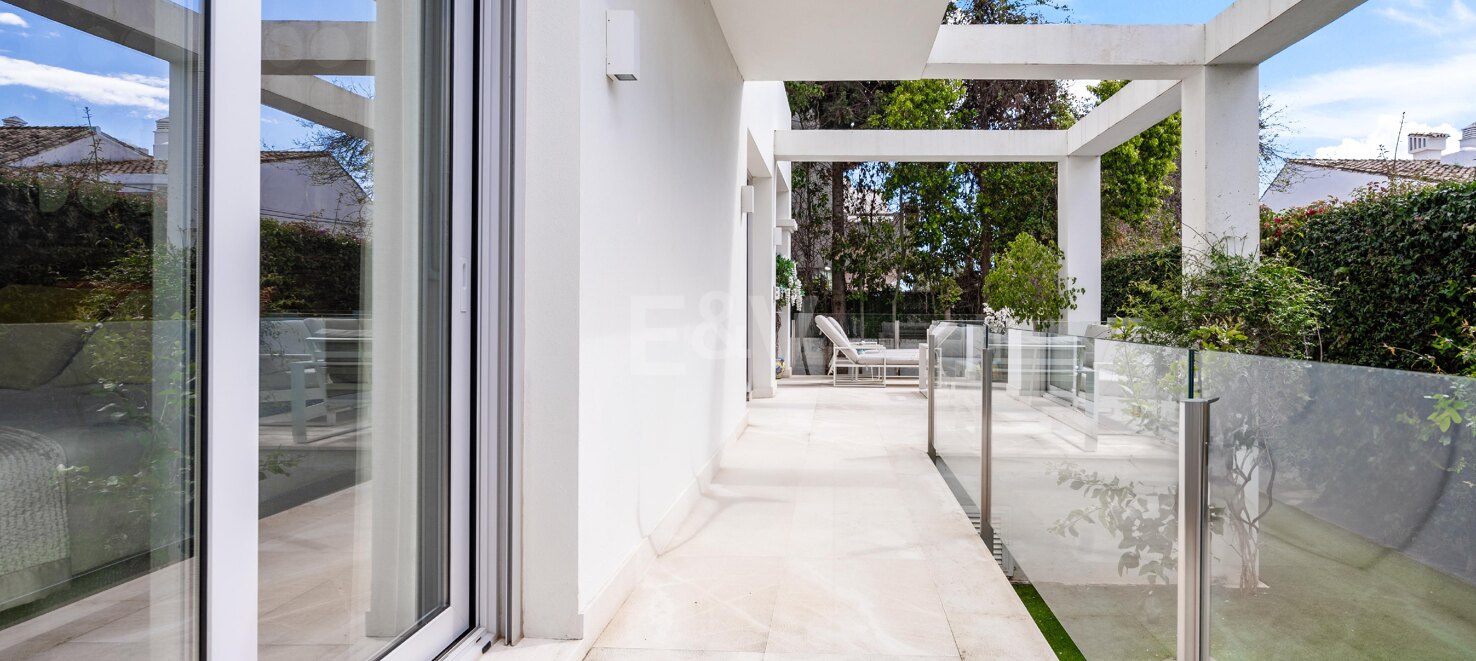 Elegante moderne Villa nahe dem Strand