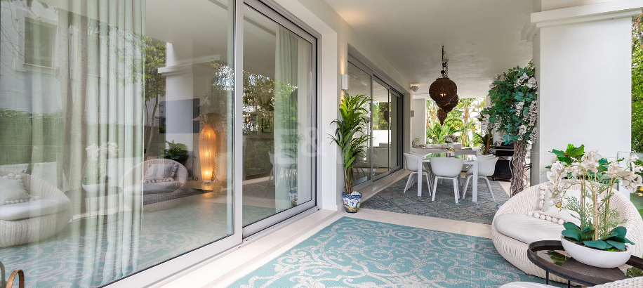 Elegante moderne Villa nahe dem Strand