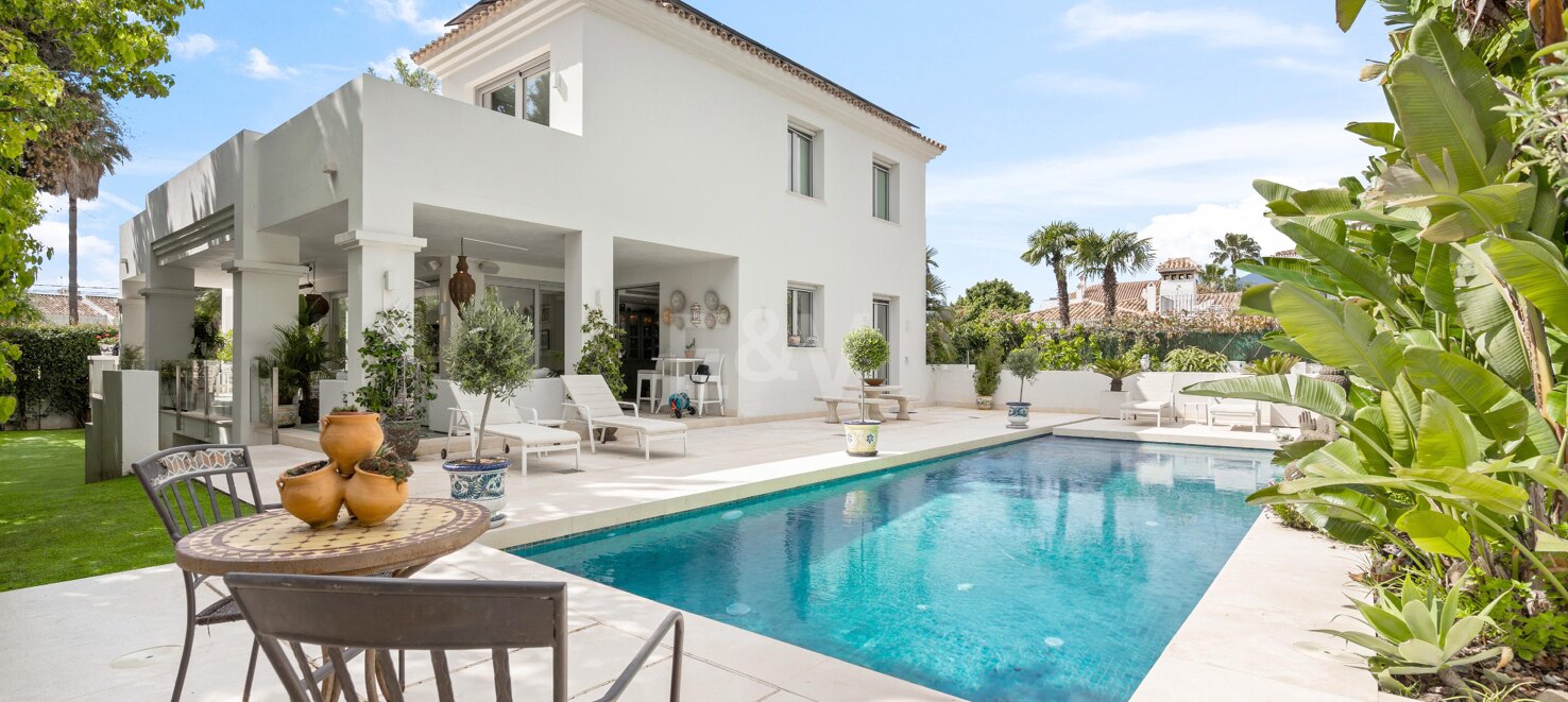 Elegante moderne Villa nahe dem Strand