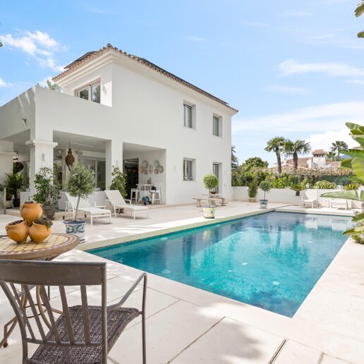 Elegante moderne Villa nahe dem Strand