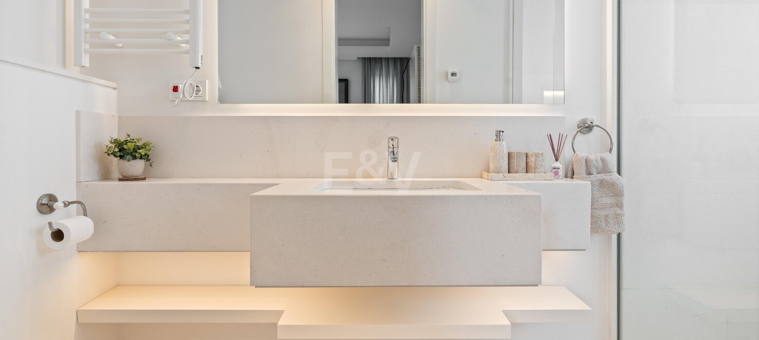 Elegante moderne Villa nahe dem Strand