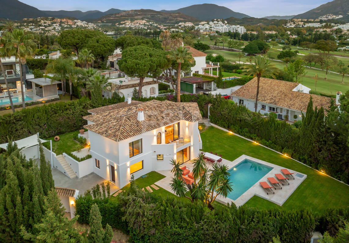 Exquisite Mediterrane Villa im Herzen von Nueva Andalucía