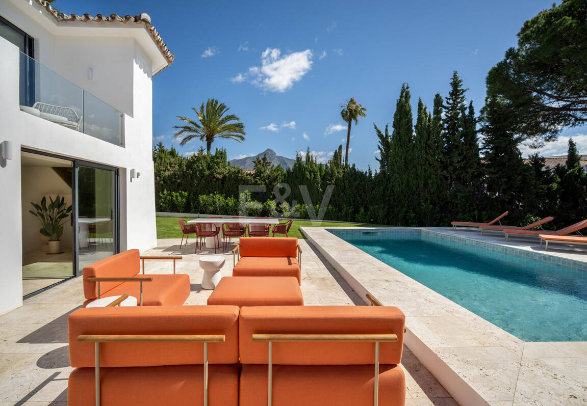 Utsökt Medelhavet Villa i hjärtat av Nueva Andalucía