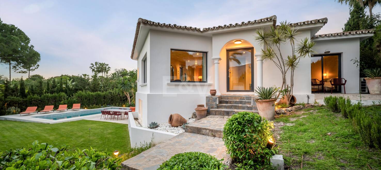 Utsökt Medelhavet Villa i hjärtat av Nueva Andalucía
