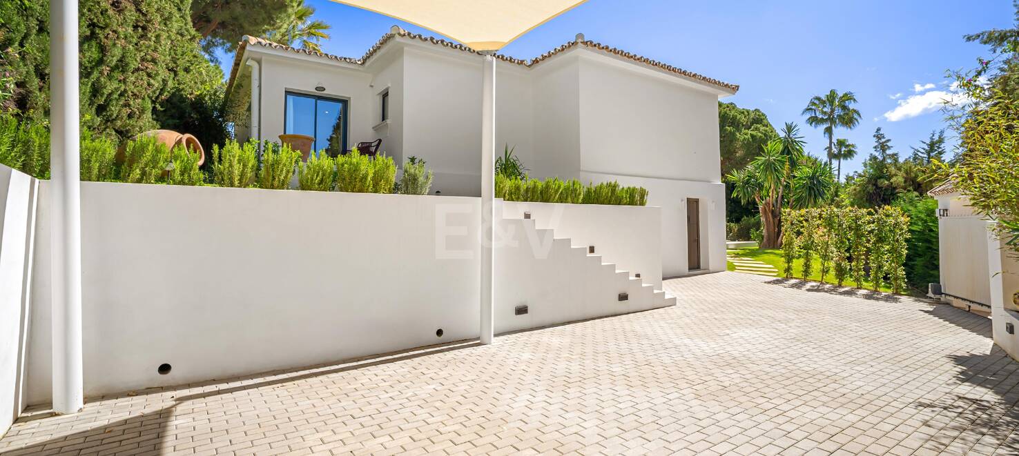Utsökt Medelhavet Villa i hjärtat av Nueva Andalucía