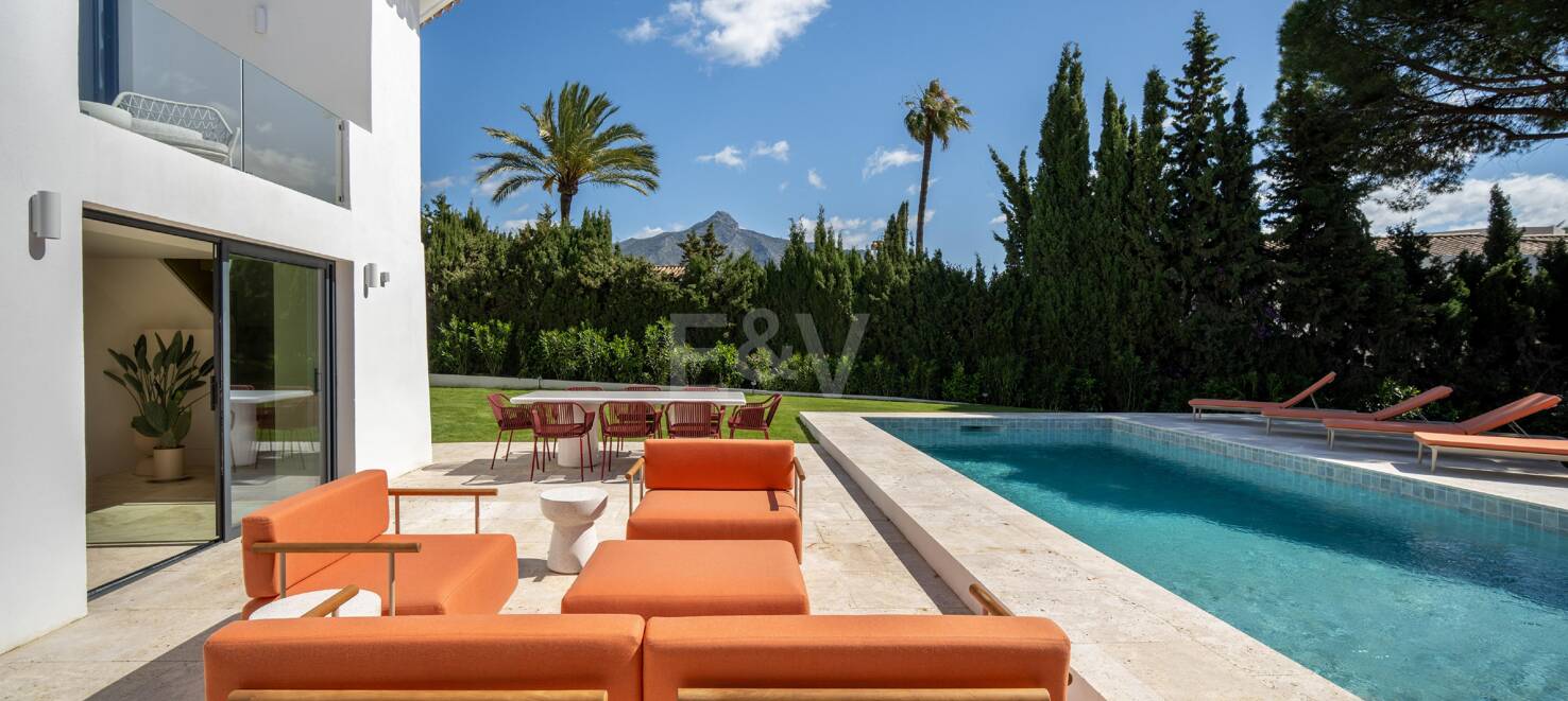 Utsökt Medelhavet Villa i hjärtat av Nueva Andalucía