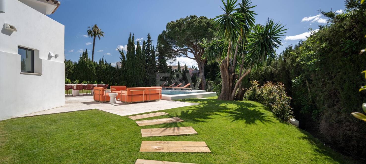 Utsökt Medelhavet Villa i hjärtat av Nueva Andalucía