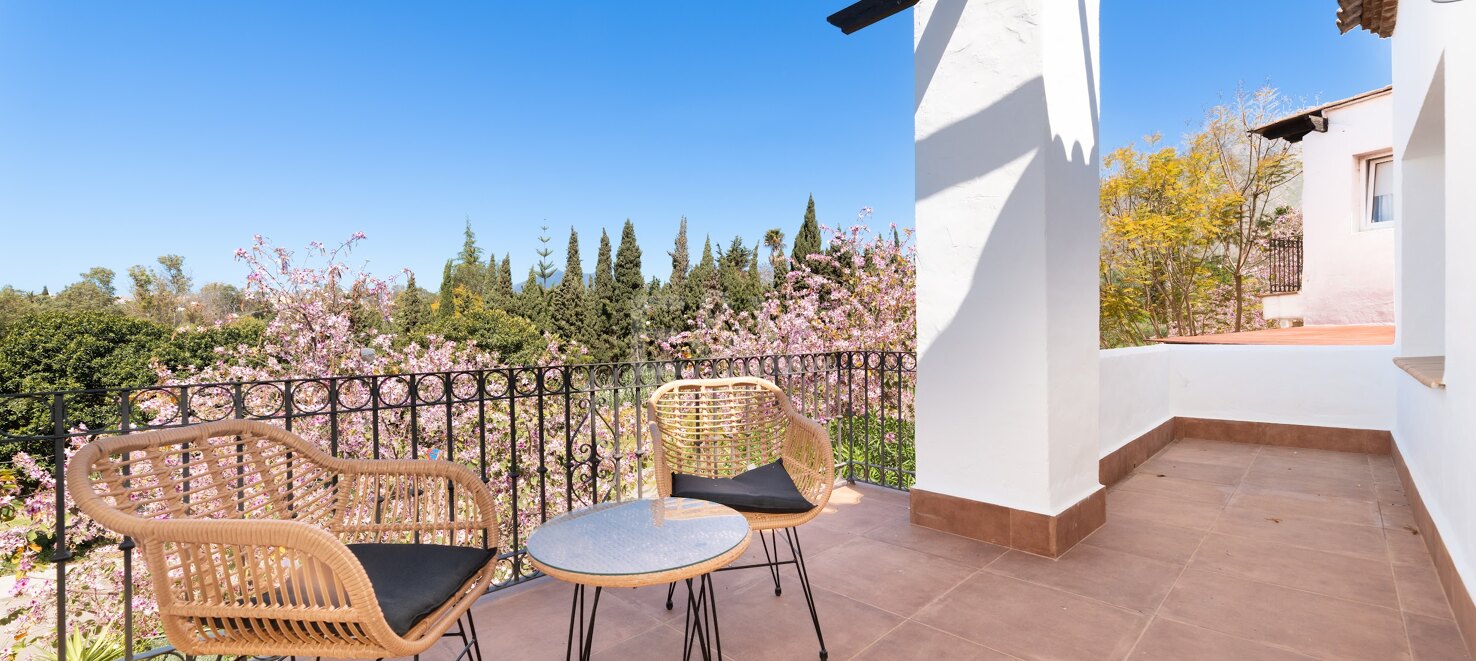Maison de ville de Corner sophistiquée à Altos de Puente Romano – Marbella