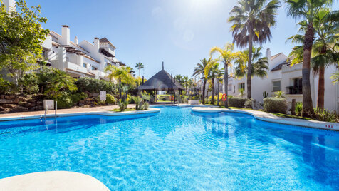 Maison de ville de Corner sophistiquée à Altos de Puente Romano – Marbella