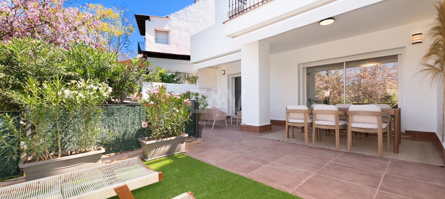 Maison de ville de Corner sophistiquée à Altos de Puente Romano – Marbella