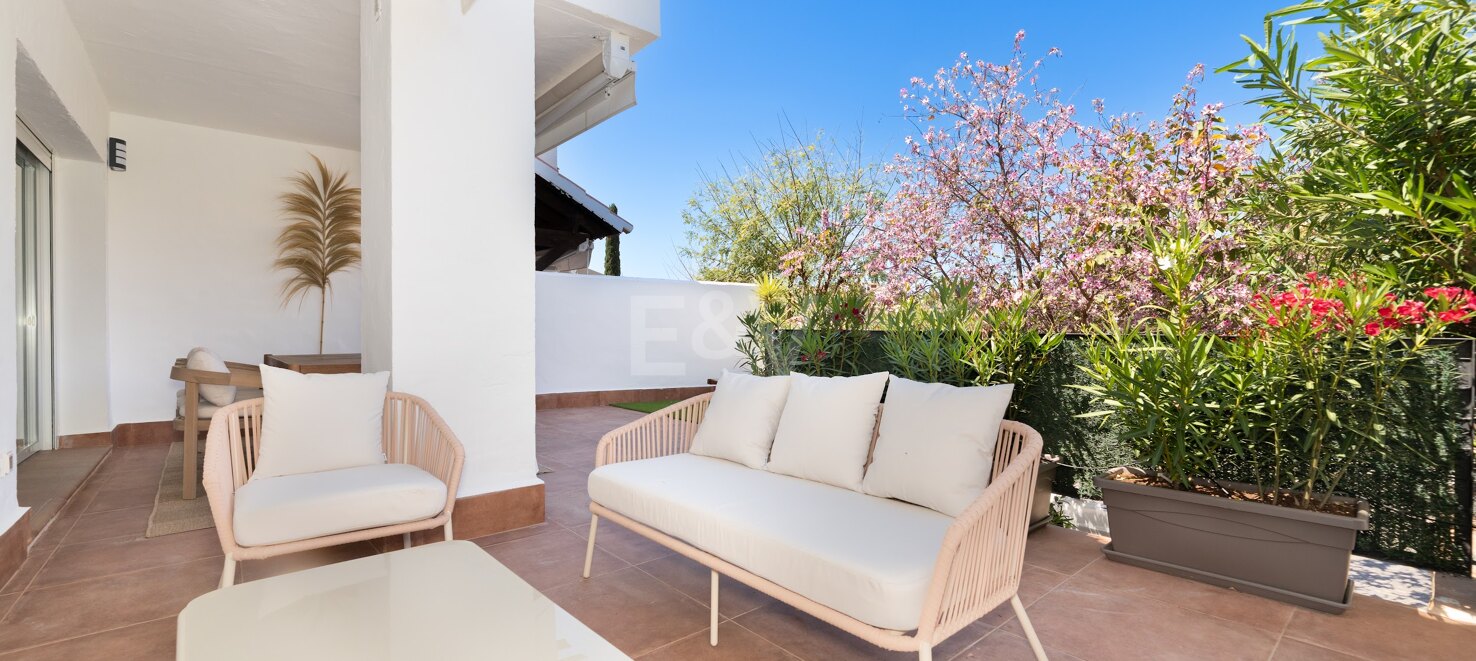 Maison de ville de Corner sophistiquée à Altos de Puente Romano – Marbella