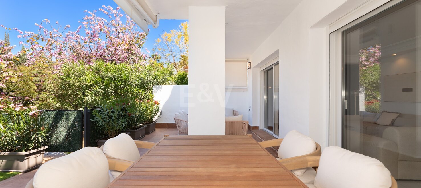 Maison de ville de Corner sophistiquée à Altos de Puente Romano – Marbella