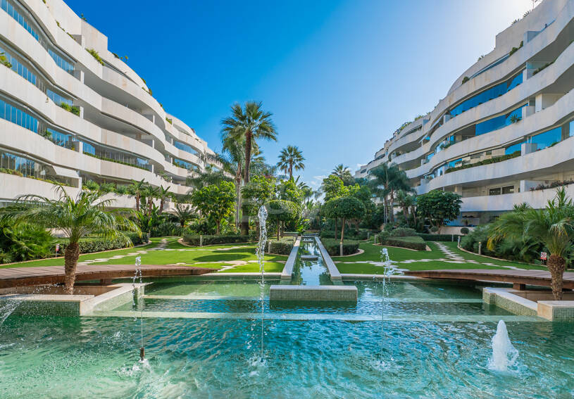 Zeitloses Apartment in einem luxuriösen Komplex in Puerto Banús