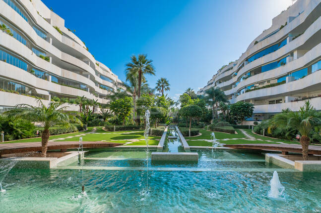 Zeitloses Apartment in einem luxuriösen Komplex in Puerto Banús