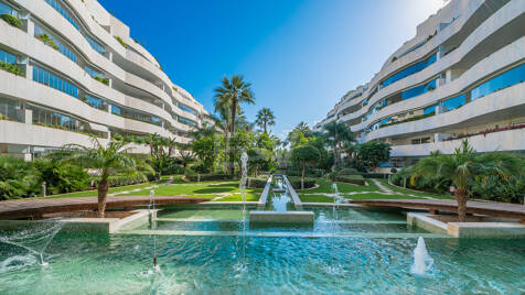 Apartamento Atemporal en un Complejo de Lujo en Puerto Banús