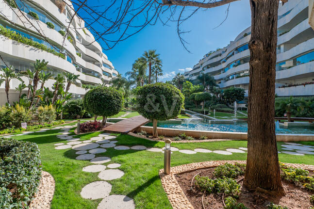 Zeitloses Apartment in einem luxuriösen Komplex in Puerto Banús