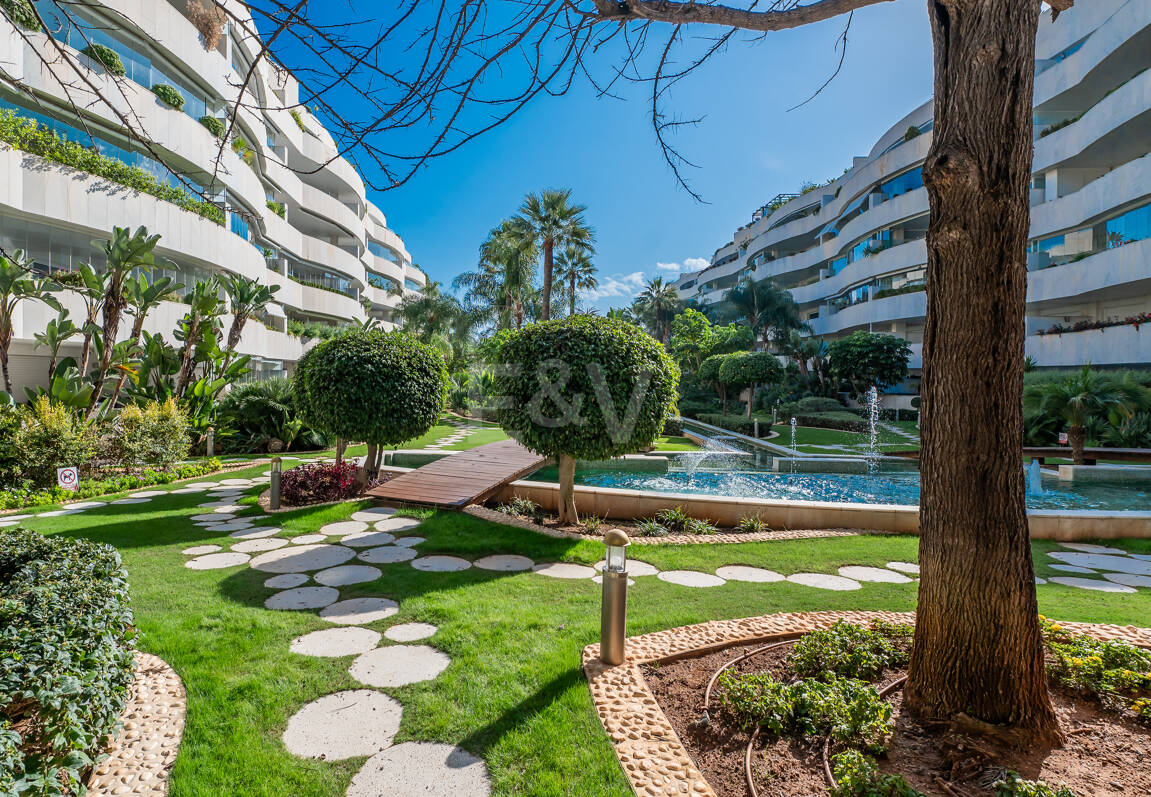 Zeitloses Apartment in einem luxuriösen Komplex in Puerto Banús