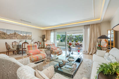 Zeitloses Apartment in einem luxuriösen Komplex in Puerto Banús