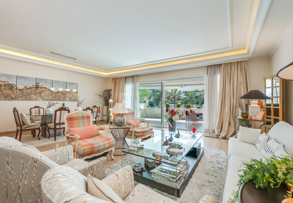 Zeitloses Apartment in einem luxuriösen Komplex in Puerto Banús