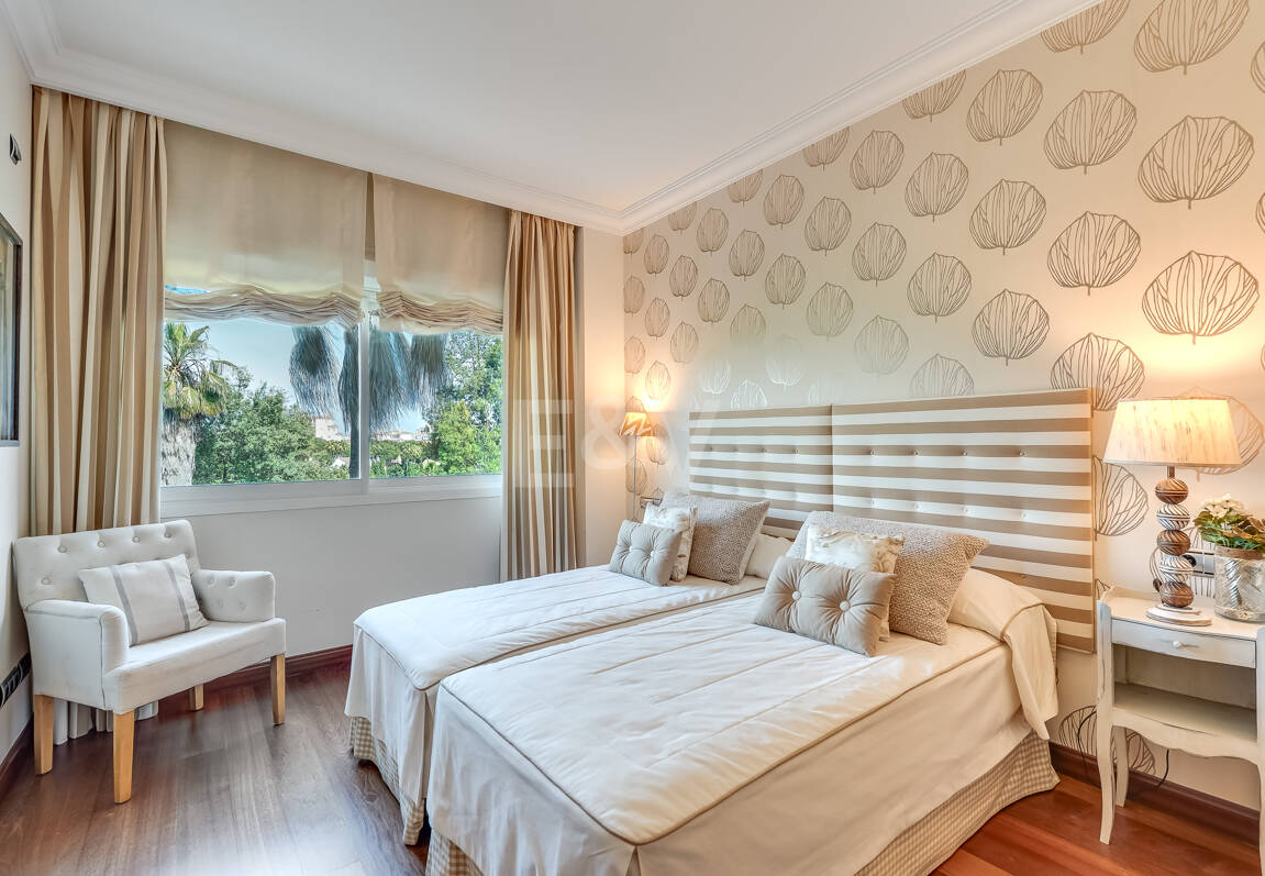 Zeitloses Apartment in einem luxuriösen Komplex in Puerto Banús