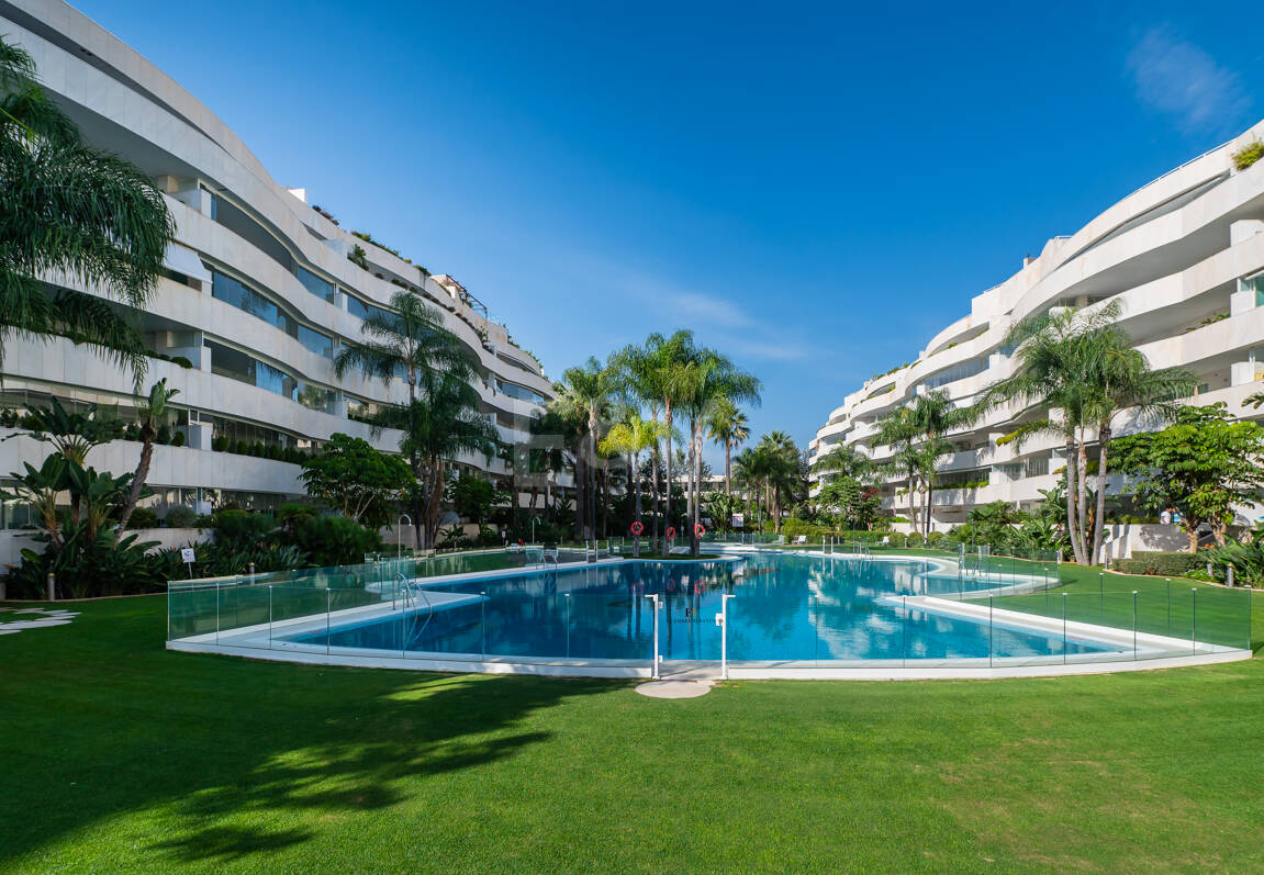 Zeitloses Apartment in einem luxuriösen Komplex in Puerto Banús