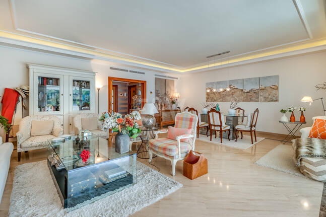 Zeitloses Apartment in einem luxuriösen Komplex in Puerto Banús