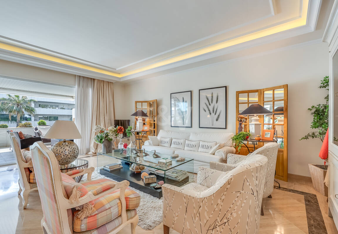 Zeitloses Apartment in einem luxuriösen Komplex in Puerto Banús