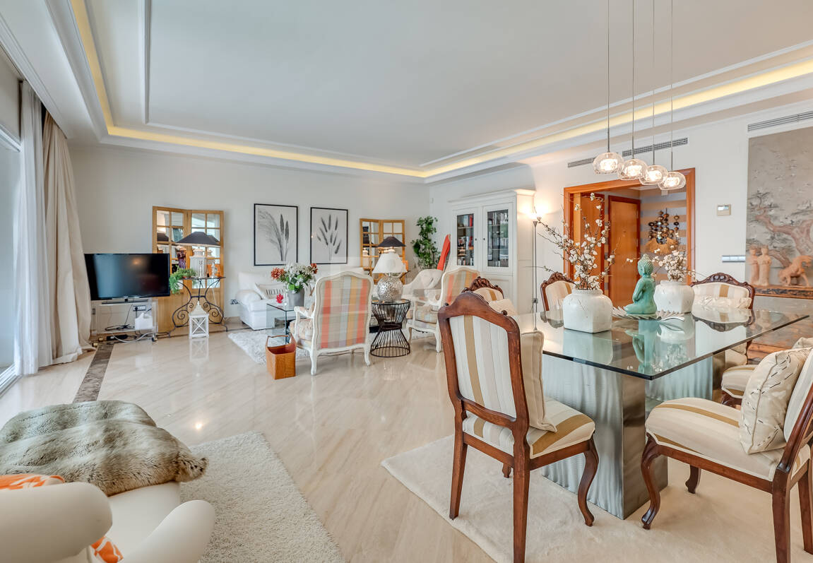 Zeitloses Apartment in einem luxuriösen Komplex in Puerto Banús