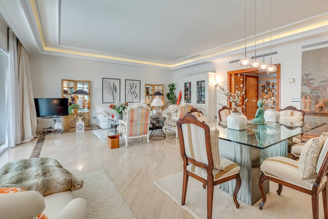 Zeitloses Apartment in einem luxuriösen Komplex in Puerto Banús