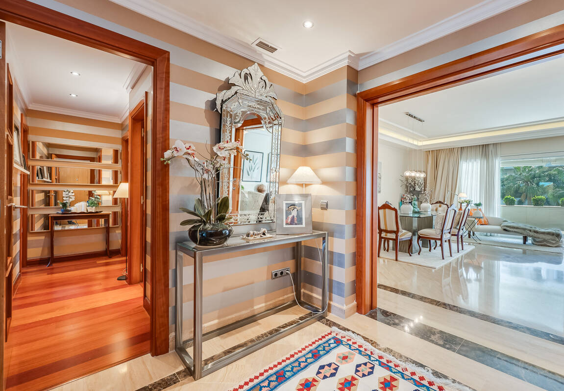 Zeitloses Apartment in einem luxuriösen Komplex in Puerto Banús